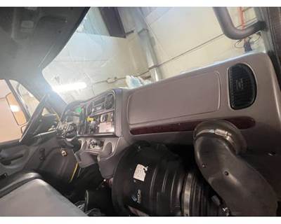 Freightliner M2 106 Air Cleaner / Air Filter Housing
