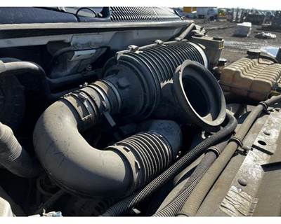 GMC C5500 Air Cleaner / Air Filter Housing