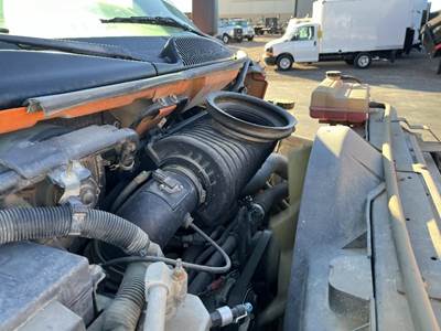 GMC C7500 Air Cleaner / Air Filter Housing