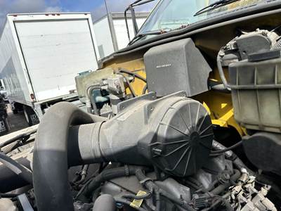 GMC C7500 Air Cleaner / Air Filter Housing