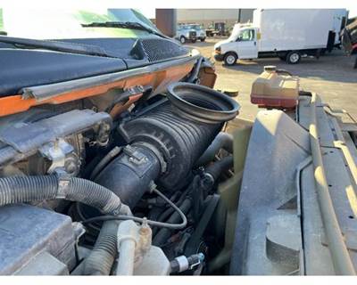 GMC C7500 Air Cleaner / Air Filter Housing