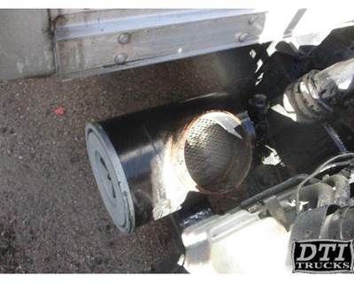GMC W3500 Air Cleaner / Air Filter Housing