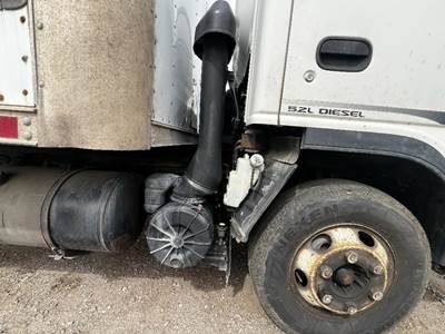 GMC W4500 Air Cleaner / Air Filter Housing