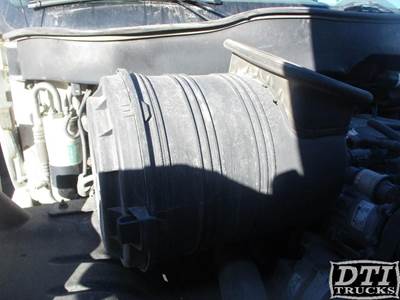International 4300 Air Cleaner / Air Filter Housing