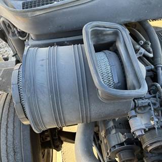 International 4300 Air Cleaner / Air Filter Housing