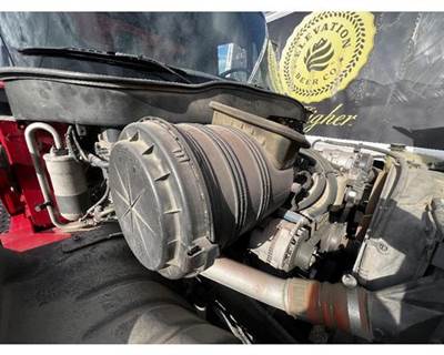 International 4300 Air Cleaner / Air Filter Housing