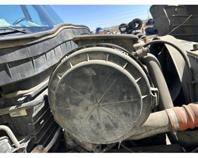 International 4300 Air Cleaner / Air Filter Housing