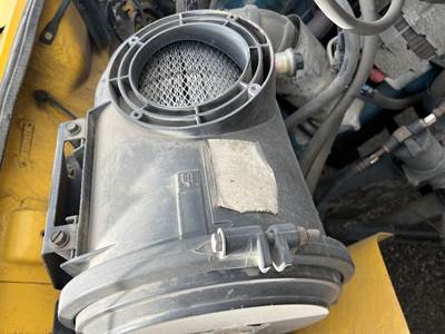 International 4900 Air Cleaner / Air Filter Housing