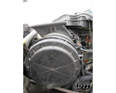 International 7500 Air Cleaner / Air Filter Housing