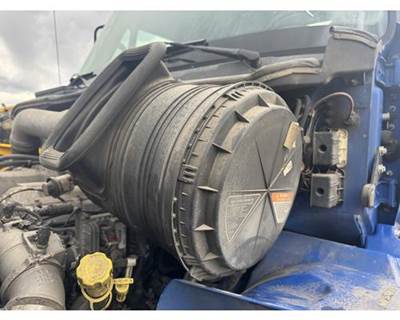 International 8600 Air Cleaner / Air Filter Housing