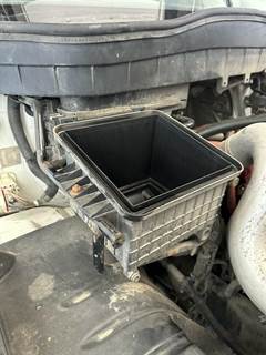 International MV607 Air Cleaner / Air Filter Housing