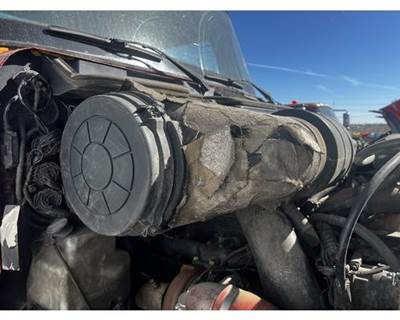 International Paystar 5500i Air Cleaner / Air Filter Housing for a International 5500I