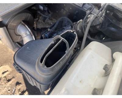 Mitsubishi Fuso FE180 Air Cleaner / Air Filter Housing
