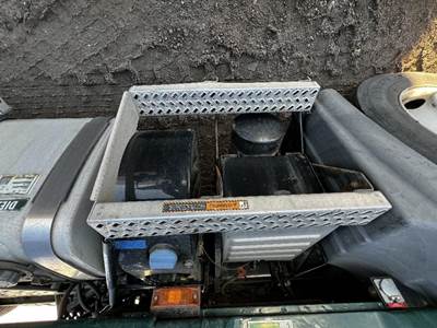 Mack Pinnacle CXU612 Air Tank for a Mack CXU612