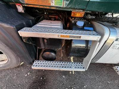 Mack Pinnacle CXU612 Air Tank for a Mack CXU612