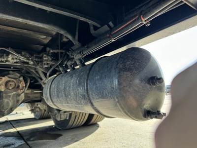 Peterbilt 579 Air Tank