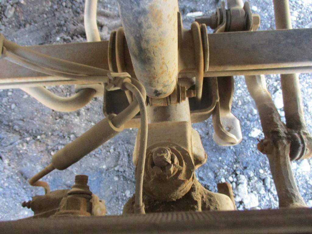 2000 Ford F450 Front Axle Assembly for a Ford F450 For Sale Wheat