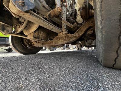 International 7500 Front Axle Assembly