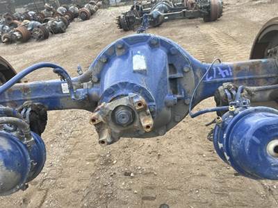 Eaton 22060S Rear Axle Assembly for a Peterbilt 337