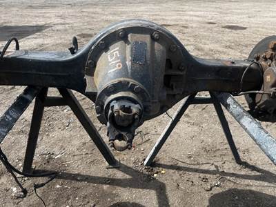 Spicer Rear Axle Assembly for a GMC T7