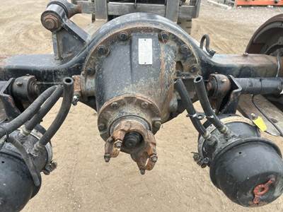 Spicer 17060S Rear Axle Assembly for a International 4200