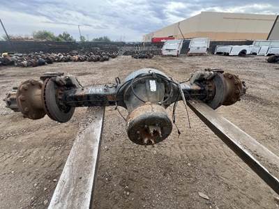 Spicer 21060S Rear Axle Assembly for a Ford F750