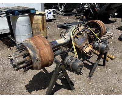 Spicer 21060S Rear Axle Assembly for a Chevrolet C7500