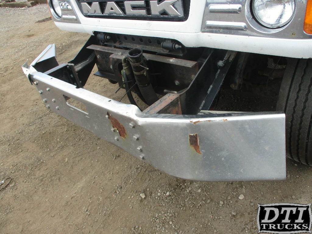 2004 Mack Granite CV713 Front Bumper for a Mack CV713 GRANITE For Sale