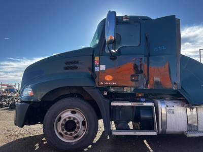 Mack Pinnacle CXU612 Cab Assembly for a Mack CXU612