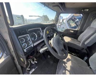 Kenworth T800 Dash Bezel Assembly