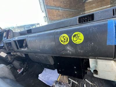 UD UD1800 Dashboard Assembly for a Ud Truck UD1800