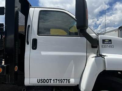 Chevrolet C6500 Right Front Door Assembly