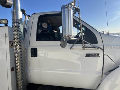 Ford F-750 Right Front Door Assembly for a Ford F750