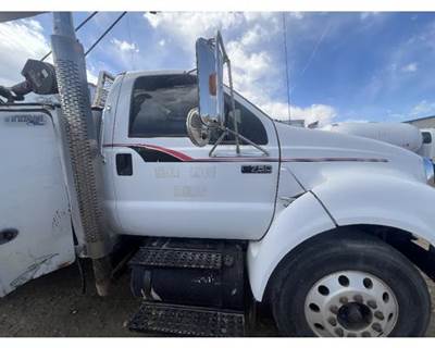 Ford F-750 Right Front Door Assembly for a Ford F750