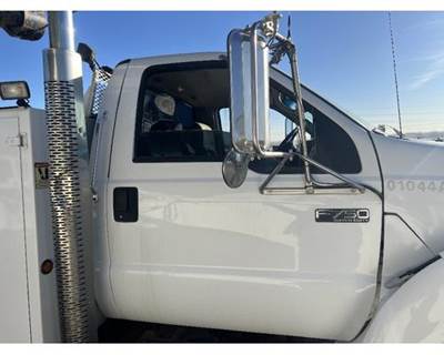Ford F-750 Right Front Door Assembly for a Ford F750