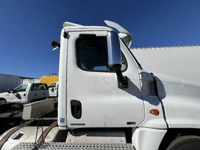 Freightliner Cascadia Right Front Door Assembly