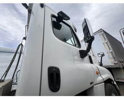 Freightliner Cascadia Right Front Door Assembly