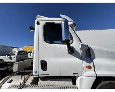 Freightliner Cascadia Right Front Door Assembly