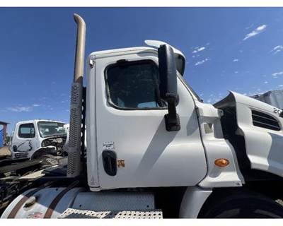 Freightliner Cascadia Right Front Door Assembly