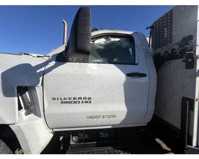 GMC GM515 Left Front Door Assembly