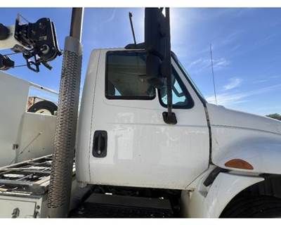 International 4400 Right Front Door Assembly