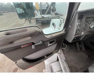 Kenworth T370 Left Front Door Assembly