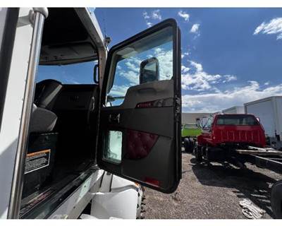Kenworth T680 Right Front Door Assembly