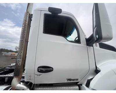 Kenworth T800 Right Front Door Assembly