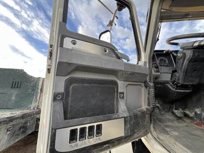 Mack Pinnacle CXU612 Left Front Door Assembly for a Mack CXU612