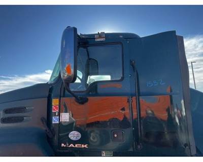 Mack Pinnacle CXU612 Left Front Door Assembly for a Mack CXU612