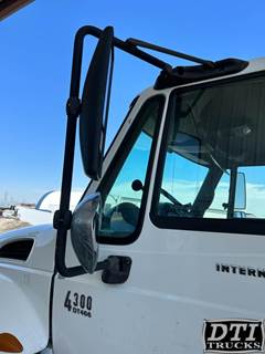 International 4300 Front Door Glass