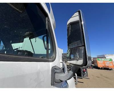 Freightliner Cascadia Right Door Mirror