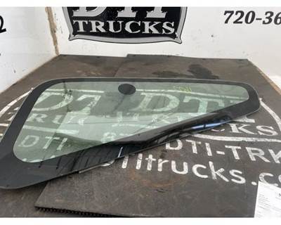 International 4300 Door Vent Glass