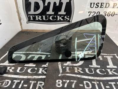 International WorkStar Door Vent Glass